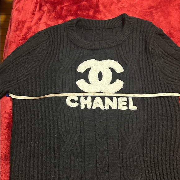 Chanel Black and White Logo Sweater - Picture 5 of 5